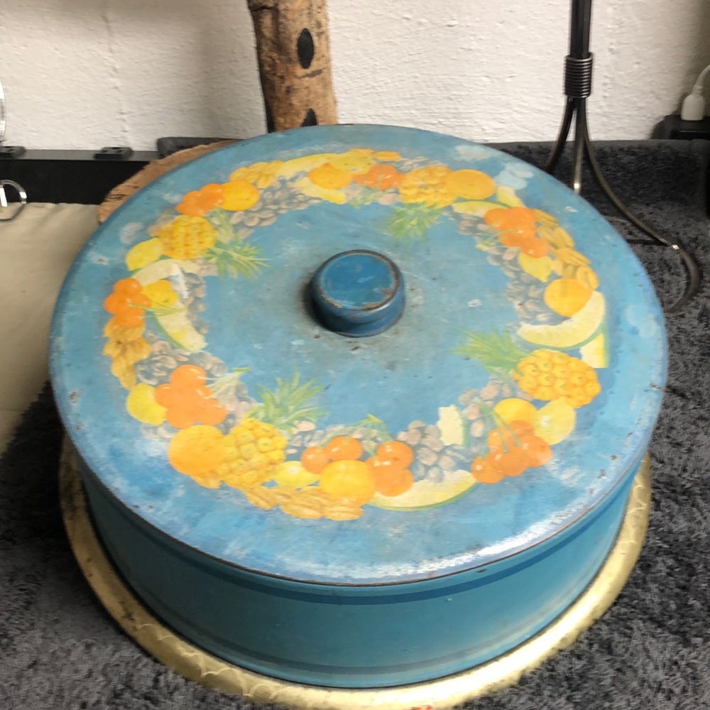 Vintage blue‎ cake cover metal